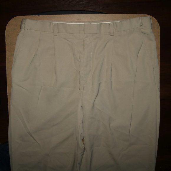 L.L. LL Bean Pleated Beige Pants Waist 38x33 Insm - Picture 2 of 8
